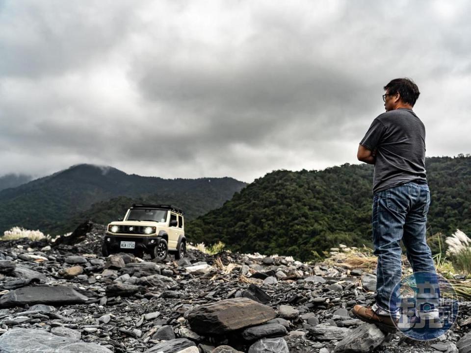 根據同行的Off Road達人、也是Jimny車主的Perry表示，在需要穿越急流時，Amarok（2,128kg）被水沖走的機率比Jimny（1,110kg）低上不少。