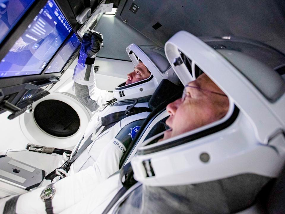 nasa astronauts bob behnken doug hurley spacex spacesuits crew dragon spaceship seats training demo2 demo 2 49720388058_23f03d8a6d_o