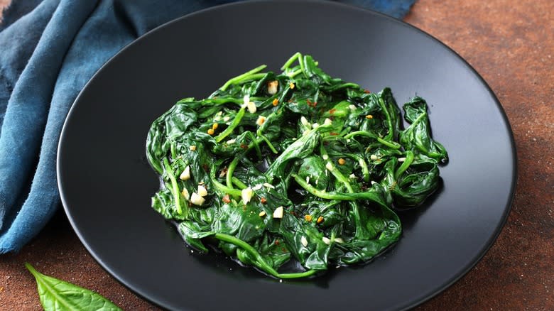 bowl of cooked spinach