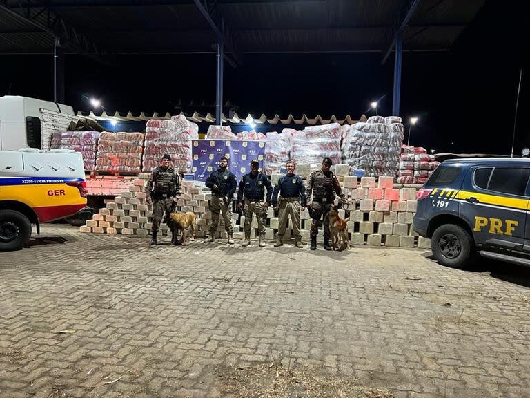 Alijo de cocaína hallado por la Policía Federal de Tránsito del estado de Minas Gerais, en Brasil.  