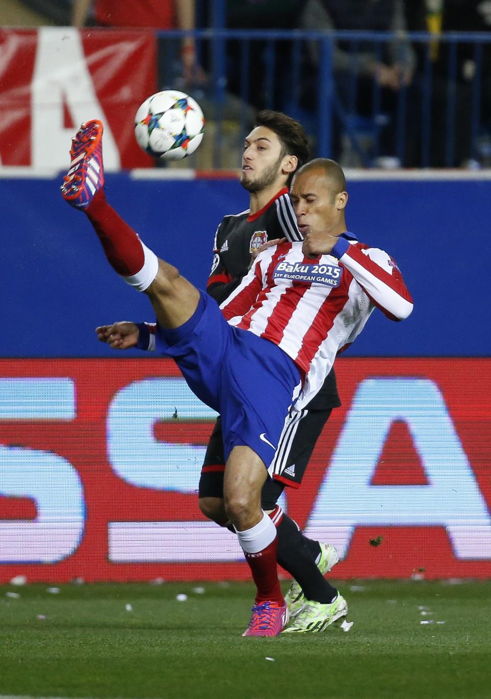 Atletico Madrid's Joao Miranda (R) is challenged by Bayer Leverkusen's Josip Drmic during their Champions League Round of 16 second leg soccer match at the Vicente Calderon stadium in Madrid, March 17, 2015. REUTERS/Paul Hanna (SPAIN - Tags: SPORT SOCCER)