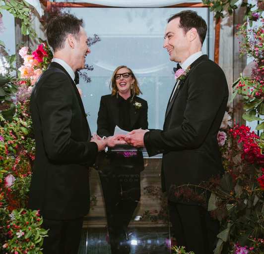 Jim Parsons exchanging vows with Todd Spiewak on May 13. (Photo: Amber Gress Photographer/Jim Parsons via Instagram)