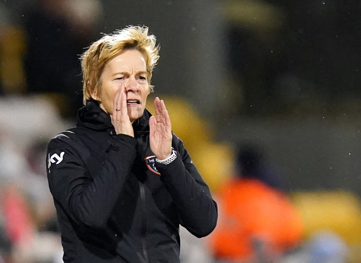 La entrenadora de la República de Irlanda, Vera Pauw, durante la clasificación de la Copa Mundial de la FIFA Femenina - Grupo A. (Foto: Niall Carson/PA Images vía Getty Images)