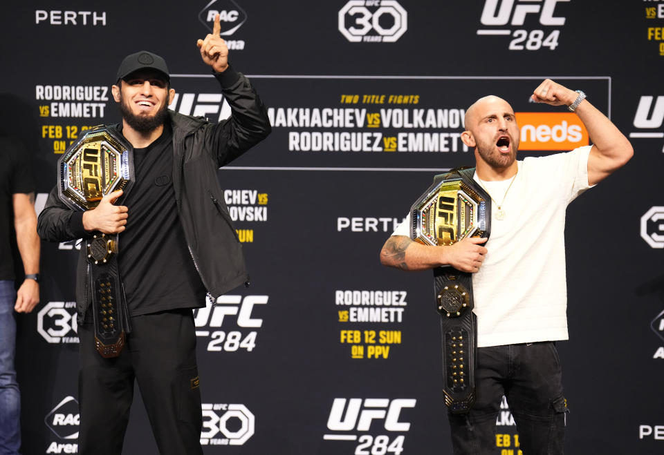 PERTH, AUSTRALIA - FEBRUARY 10: (L-R) Islam Makhachev of Russia and Alexander Volkanovski of Australia pose during the UFC 284 press conference at RAC Arena on February 10, 2023 in Perth, Australia. (Photo by Chris Unger/Zuffa LLC via Getty Images)