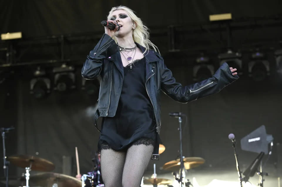 Im Februar stand Taylor beim Innings-Musikfestival in Arizona wieder mit „The Pretty Reckless“ auf der Bühne. Foto: Tim Mosenfelder/WireImage