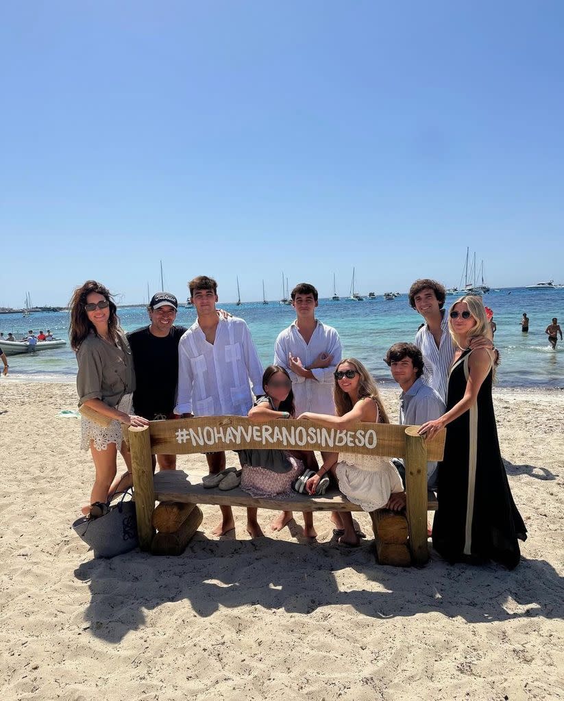 Raúl González con su familia en Ibiza. Julio 2024