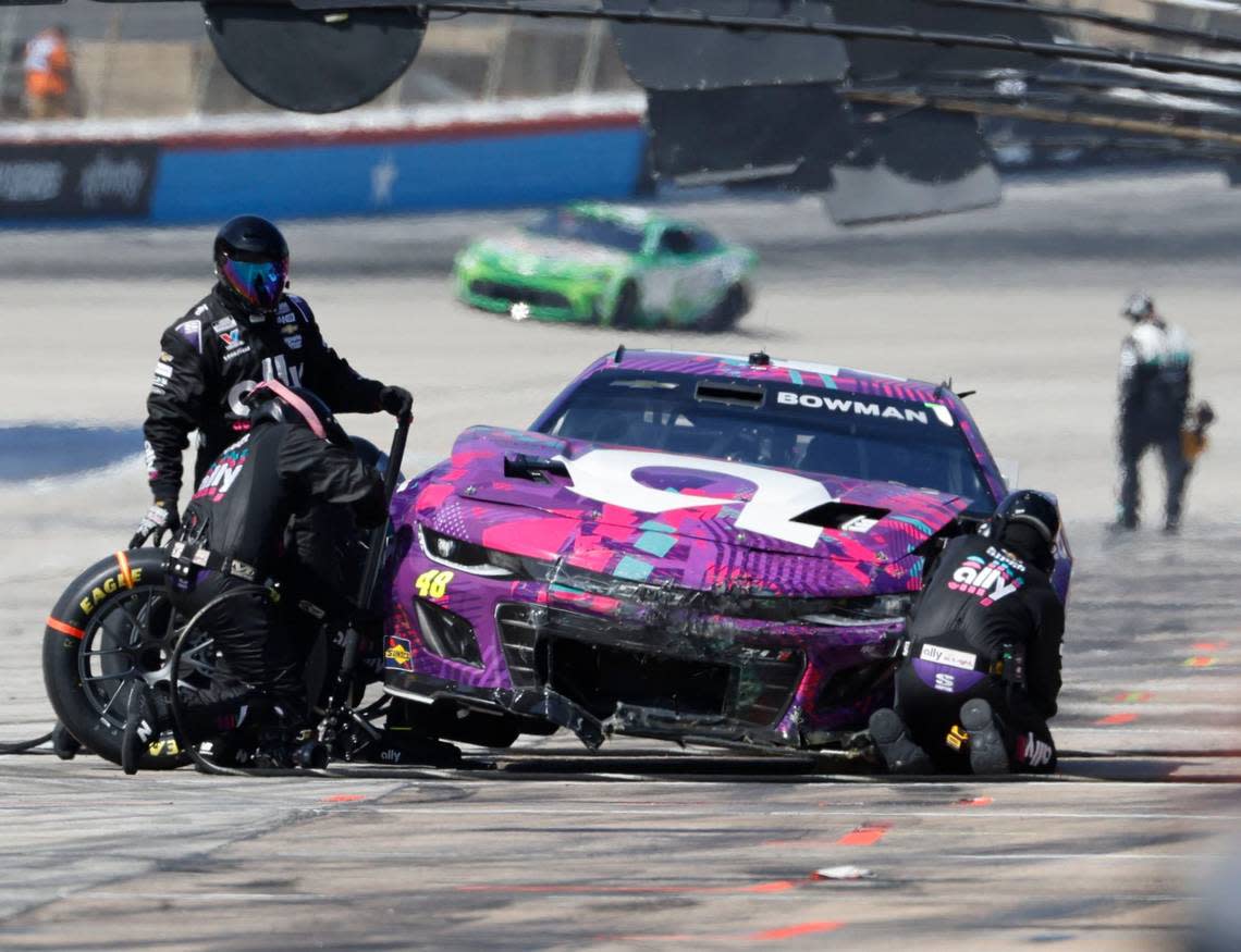 The pit crew of Alex Bowman (48) works on his damaged front end during the Auto Trader Echo Park 400 at Texas Motor Speedway in Fort Worth, Texas, April 14, 2024. Kyle Larson won stage 1. (Special to the Star-Telegram/Bob Booth) Bob Booth/(Special to the Star-Telegram)