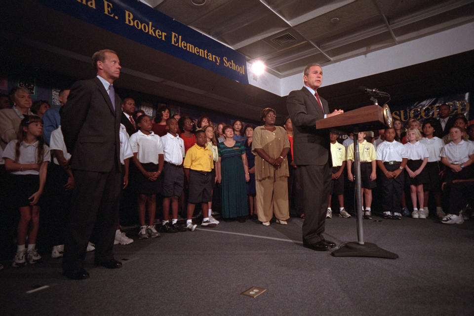 Die erste Stellungnahme des Präsidenten zu dem Terroranschlag fand noch in der "Emma E. Booker"-Grundschule statt. (Bild-Copyright: The George W. Bush Presidential Library)