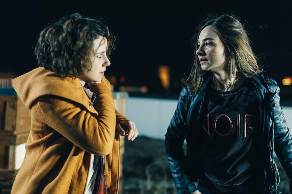 Jara Bihler (rechts) und Dorothée Neff im Münchner Tatort als Marina Eeden und Lucy Castaneda