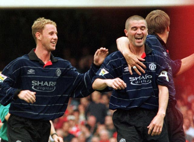 Arsenal/United Keane celebrates