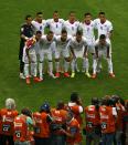 Chile players pose before the 2014 World Cup Group B soccer match between Spain and Chile at the Maracana stadium in Rio de Janeiro June 18, 2014. REUTERS/Ricardo Moraes (BRAZIL - Tags: SOCCER SPORT WORLD CUP)