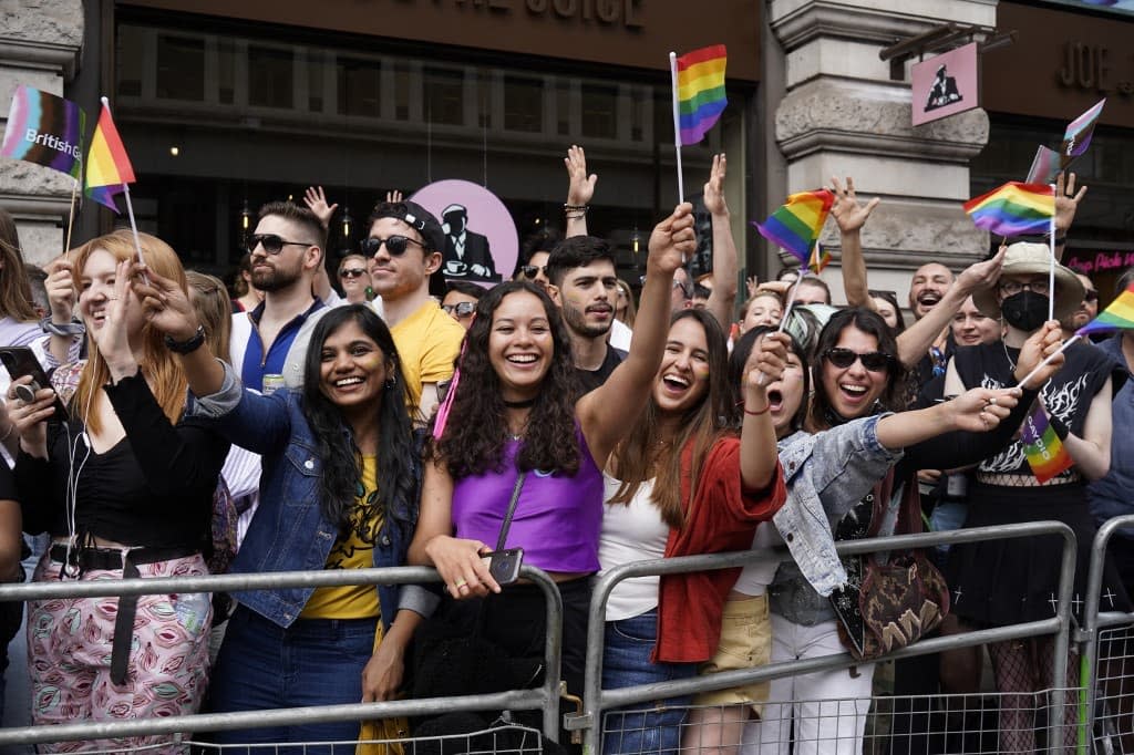 Des spectateurs de la LGBT Pride (Marche des fiertés) à Londres ce samedi. - Niklas HALLE'N 