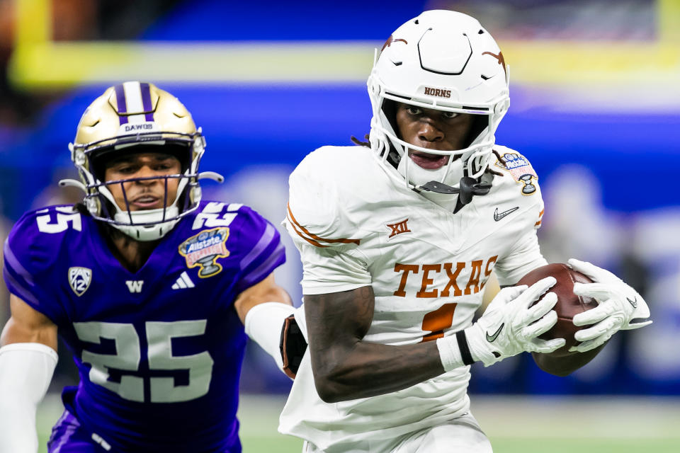 De Kansas City Chiefs wisselden om naar Texas WR Xavier Worthy, die een recordbrekende 4,21 seconden durende 40-yard sprint liep bij de NFL-combinatie.  (Foto door Nick Tre. Smith/Icon Sportswire via Getty Images)