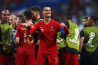 <p>Lord Helmchen: Portugals Kicker Cristiano Ronaldo geht nicht ohne seine stahlharte Gel-Frisur aufs Spielfeld – hier nach dem Unentschieden gegen Spanien am 15. Juni 2018 in Sotschi. (Bild: Dean Mouhtaropoulos/Getty Images) </p>