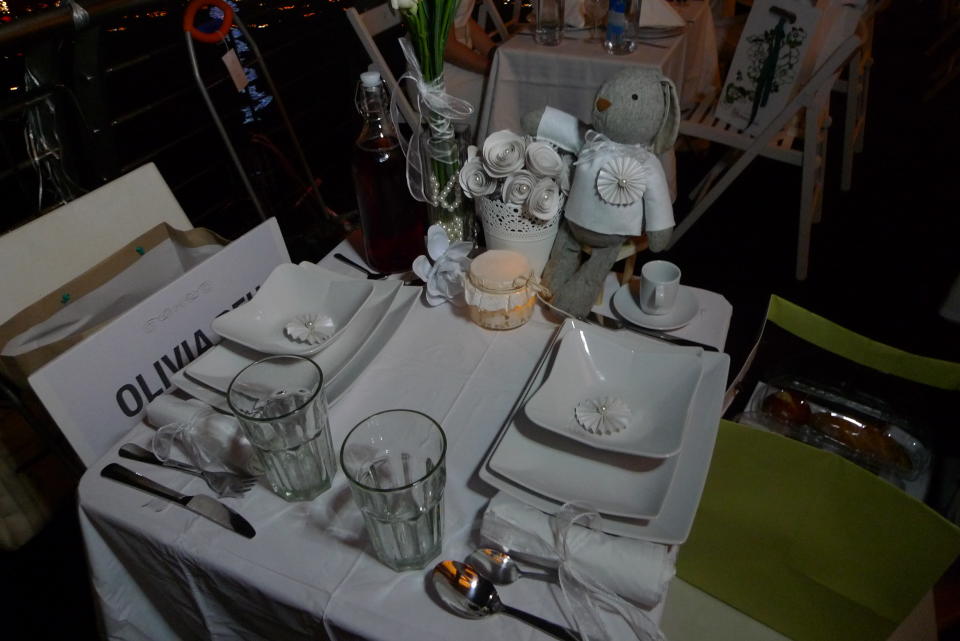 A Diner en Blanc participant Olivia Peh specially made white clothes for her bear to wear. (Yahoo! photo)