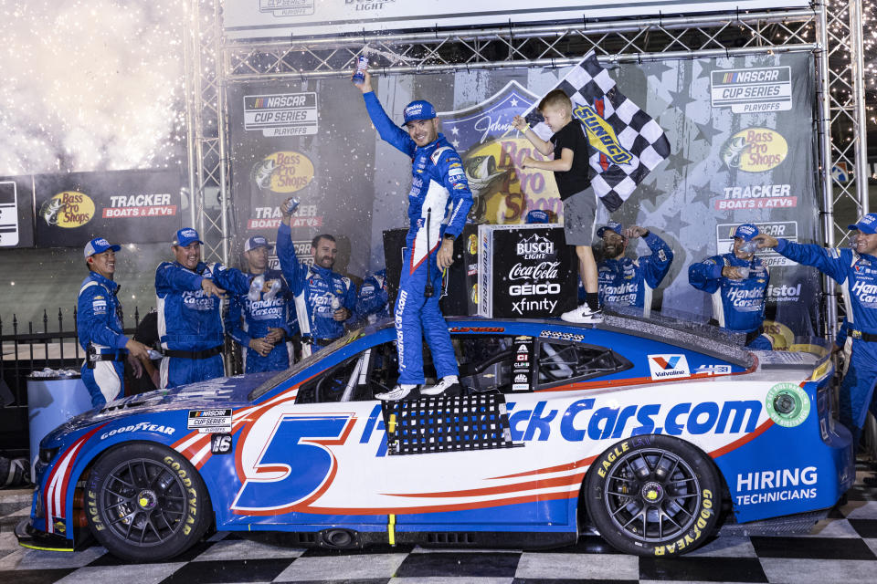 Kyle Larson, center, celebrates with his son Owen after winning a NASCAR Cup Series auto race, Saturday, Sept. 21, 2024, in Bristol, Tenn. (AP Photo/Wade Payne)