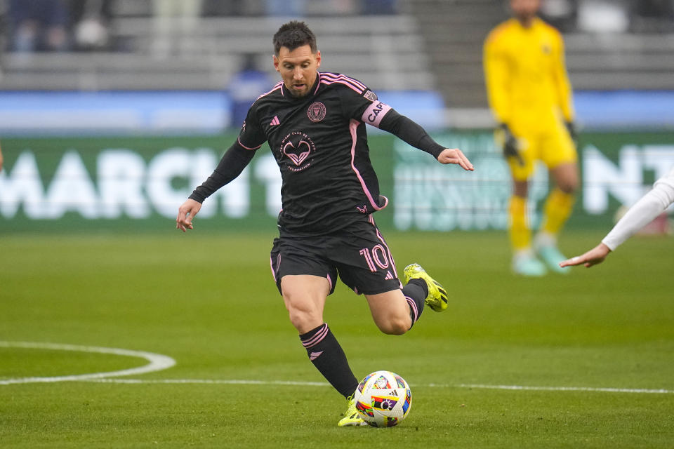 Inter Miami forward Lionel Messi attacks against FC Dallas during the first half of a preseason friendly MLS soccer match Monday, Jan. 22, 2024, at the Cotton Bowl in Dallas. (AP Photo/Julio Cortez)