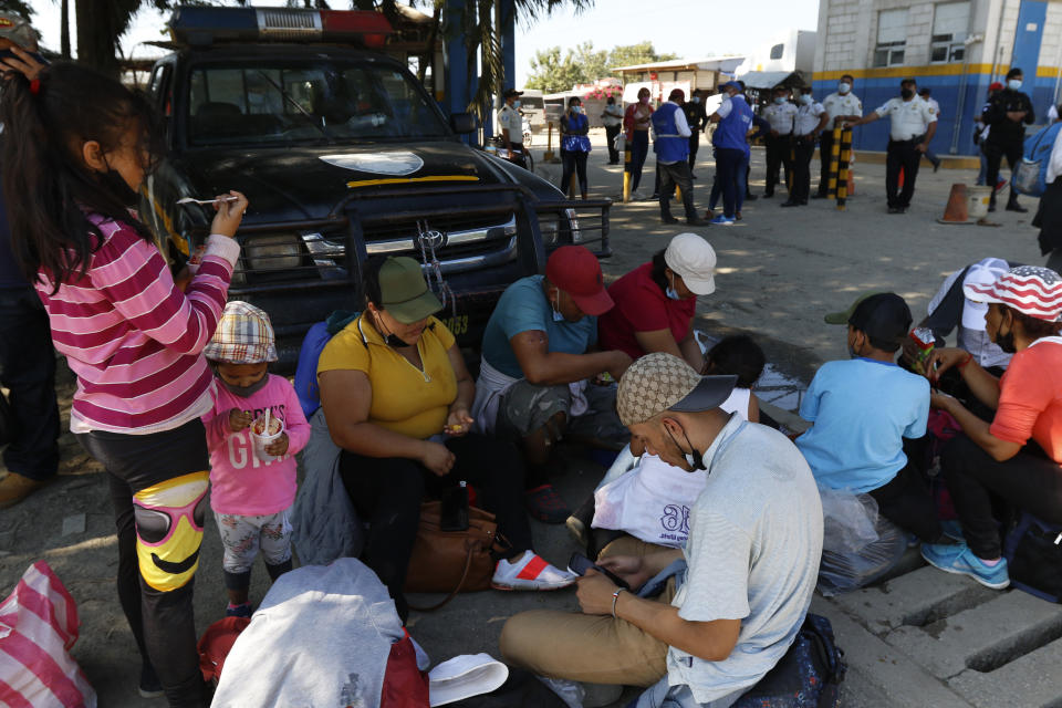 Migrants who are part of a caravan hoping to reach the United States, rest in Corinto, Honduras, Saturday, Jan. 15, 2022. (AP Photo/Delmer Martinez)