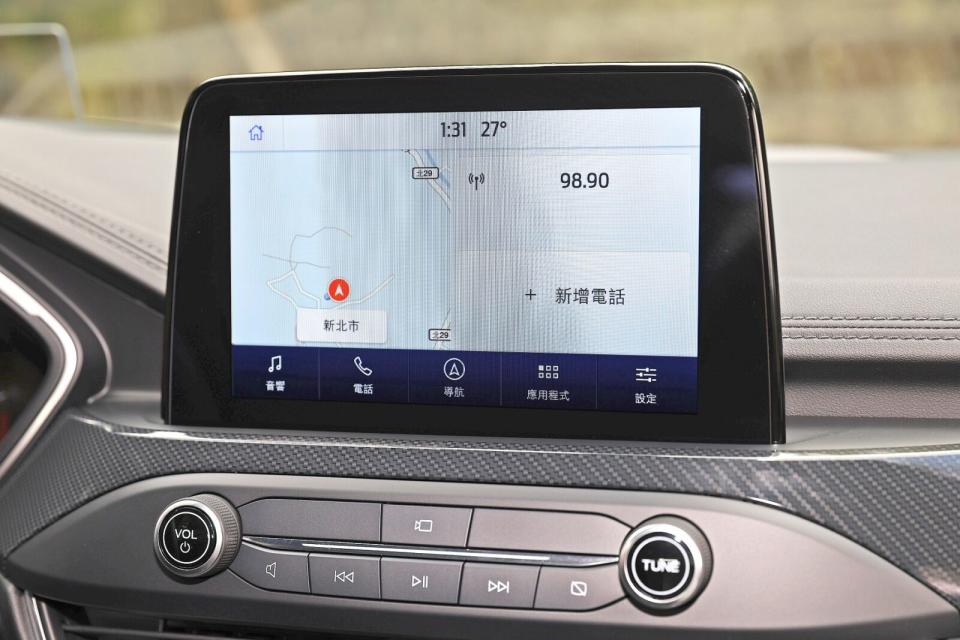 8吋彩色觸控螢幕整合了SYNC 3娛樂通訊整合系統、中文聲控系統、衛星導航以及Apple Carplay / Android Auto手機連接功能。