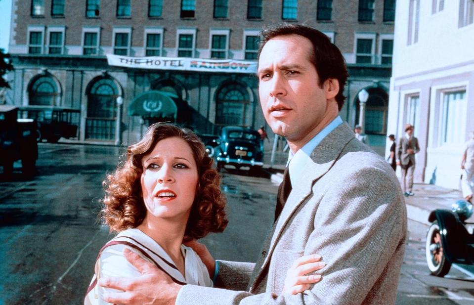 <p>In ‘Geheimauftrag Hollywood’ geht es um die CIA, Nazis und Killer – mittendrin die junge Carrie Fisher. Trotz Comedy-Ikone Chevy Chase in der Hauptrolle gilt der Film heute nicht unbedingt als Meilenstein des Kinos. (Foto: ddp) </p>