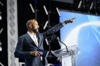 Actor and comedian Keegan-Michael Key announces Kentucky defensive end Josh Paschal as the Detroit Lions selection during the second round of the NFL football draft Friday, April 29, 2022, in Las Vegas. (AP Photo/John Locher)