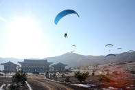 <p>A combat drill of the service personnel of the special operation battalion of KPA Unit 525, Dec.11, 2016. (KCNA/Reuters) </p>