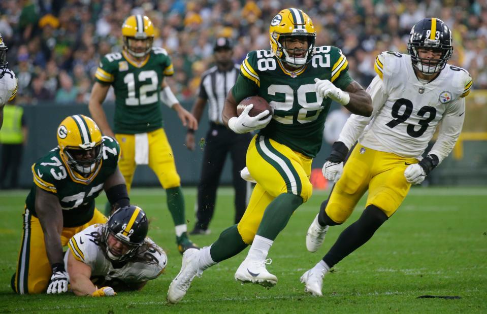 NFL Week 10 picks, predictions and odds weigh in on Sunday's game between the Pittsburgh Steelers and Green Bay Packers.