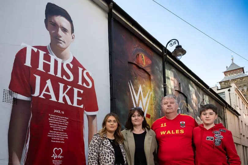 Jake's sister Chloe with mam Gaye and dad Paul and brother Alfie