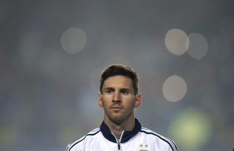 CA028. CONCEPCIÓN (CHILE), 30/06/2015.- El delantero argentino Lionel Messi antes del inicio del partido Argentina-Paraguay, de semifinales de la Copa América de Chile 2015, en el Estadio Municipal Alcaldesa Ester Roa Rebolledo de Concepción, Chile, hoy 30 de junio de 2015. EFE/Fernando Bizerra Jr.