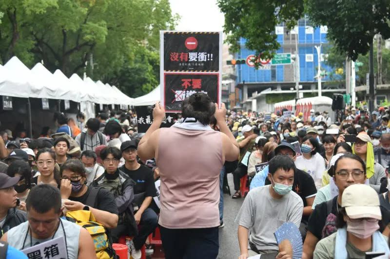 ▲民眾就在立法院周邊集結。（圖／記者林調遜攝，2024.05.24）