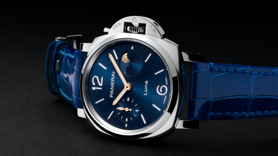 PANERAI Luminor Due Luna月相盈虧腕錶，精鋼錶殼藍面皮帶錶款，定價約NT$ 274,000。