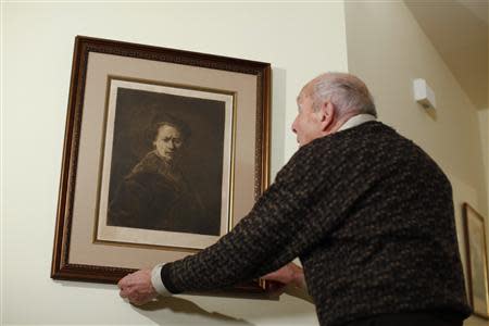 Harry Ettlinger adjusts his print of a Rembrandt self-portrait at his home at Rockaway in New Jersey, November 20, 2013. REUTERS/Eduardo Munoz
