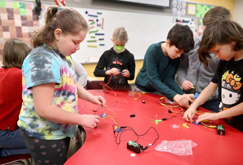 Fourth grader Lyndzey Schaffer and her classmates make circuits during STEM class at Park Forest Elementary on Thursday, Jan. 26, 2023.