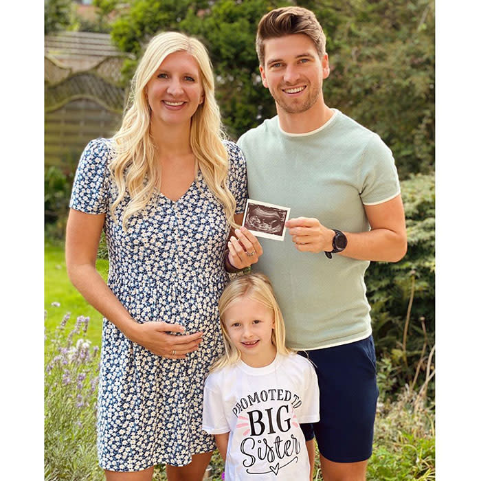 rebecca-and-andrew-expecting-baby