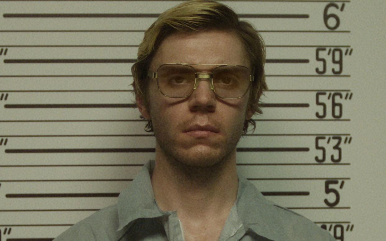 Evan Peters spielt in der Netflix-Serie "Dahmer" den US-Killer Jeffrey Dahmer furchteinflößend gut. (Bild: Netflix)