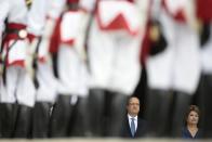 France's President Francois Hollande (L) and Brazil's President Dilma Rousseff attend a welcome ceremony at the Planalto Palace in Brasilia, December 12, 2013. REUTERS/Ueslei Marcelino (BRAZIL - Tags: POLITICS)