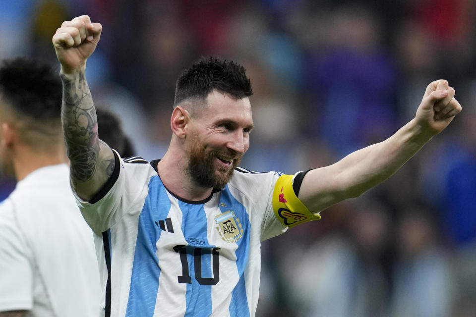 Lionel Messi celebra la victoria de Argentina 3-0 ante Croacia en las semifinales del Mundial, el martes 13 de diciembre de 2022, en Lusail, Qatar. (AP Foto/Natacha Pisarenko)