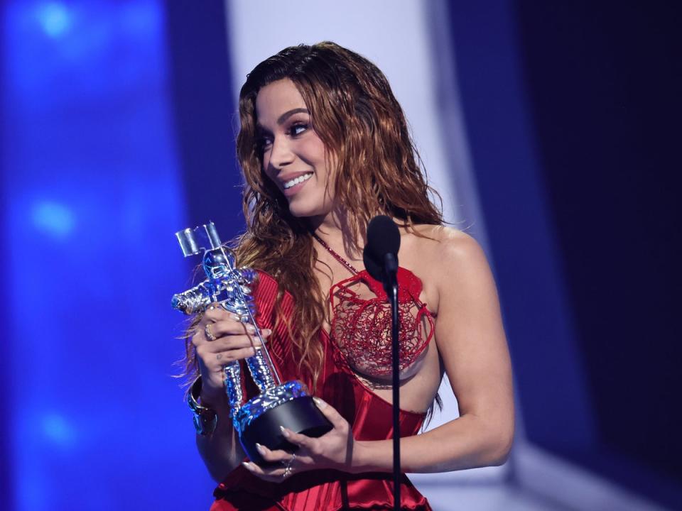 Anitta accepts an award for Best Latin video for 