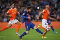 Football Soccer- Spanish La Liga Santander - Barcelona v Osasuna - Camp Nou stadium, Barcelona, Spain - 26/04/17 Barcelona's Lionel Messi (C) scores a goal. REUTERS/Albert Gea