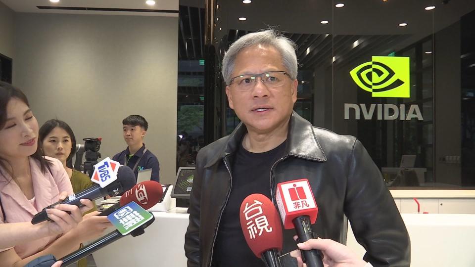 輝達（Nvidia）股價節節高升，黃仁勳身價也水漲船高。（鏡新聞）