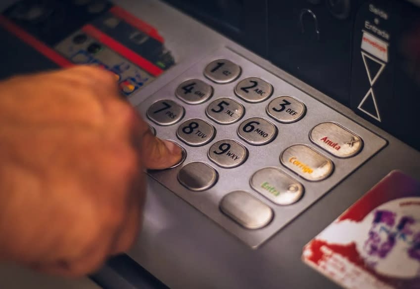 全台12家金融機構ATM都可以提領。（示意圖／翻攝自pexels）