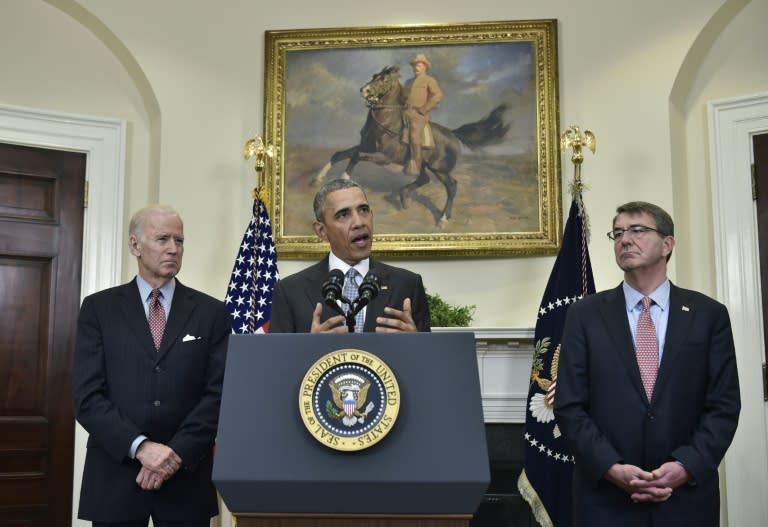 US President Barack Obama delivers a statement on the Guantanamo Bay detention camp flanked by US Vice President Joe Biden (L) and Defense Secretary Ashton Carter on February 23, 2016 in the Roosevelt Room of the White House
