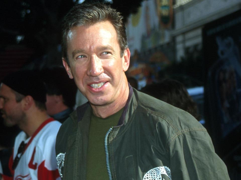 Zwei Jahre und vier Monate: So lange saß "Hör mal wer da hämmert"-Star Tim Allen im Gefängnis. Die Polizei hatte ihn 1978 - er war damals 25 Jahre alt - mit 650 Gramm Kokain erwischt. Einer lebenslänglichen Strafe wegen Drogenhandels entging Allen damals nur, weil er den Behörden die Namen anderer Dealer verriet. (Bild: Brenda Chase / Online USA Inc. / Getty Images)