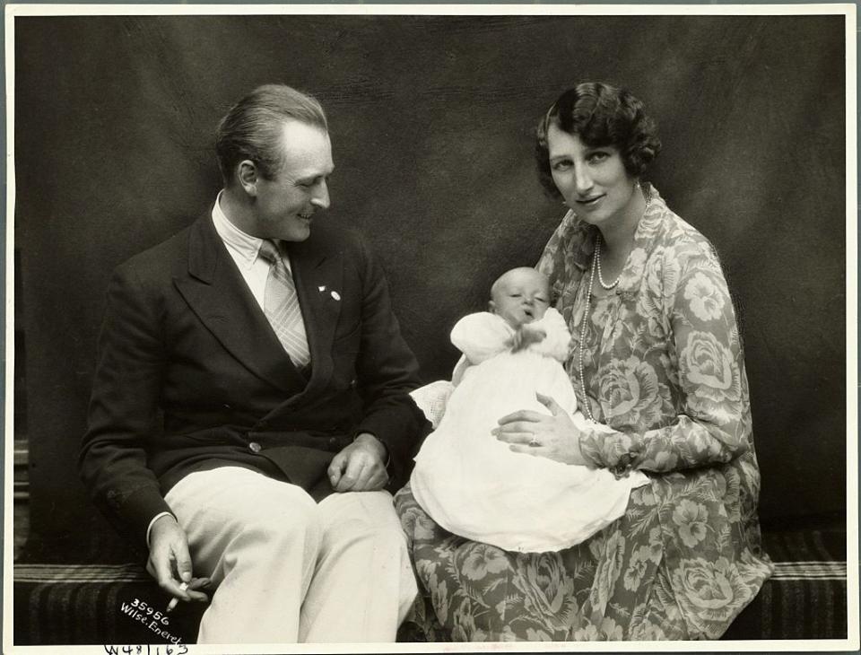 current king of norway with his parents