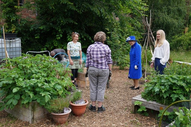 The Queen tours the community project in Glasgow