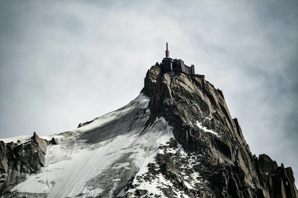 Le sommet de l’Aiguille du Midi, à Chamonix-Mont-Blanc, dans les Alpes françaises. (photo d’illustration, prise en juillet 2023)