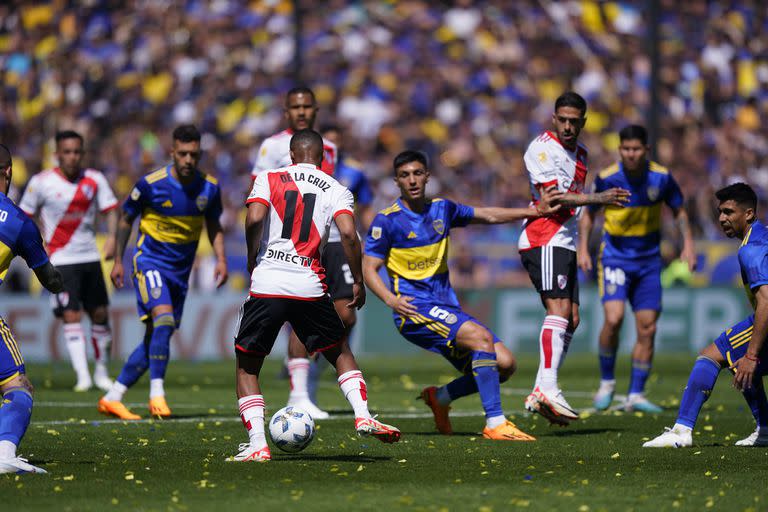 De la Cruz, Lanzini, Barco y el delantero Rondón; la línea de volantes de River fue superior a la de Boca en el manejo de la pelota y en la peligrosidad para generar a partir de esa tenencia