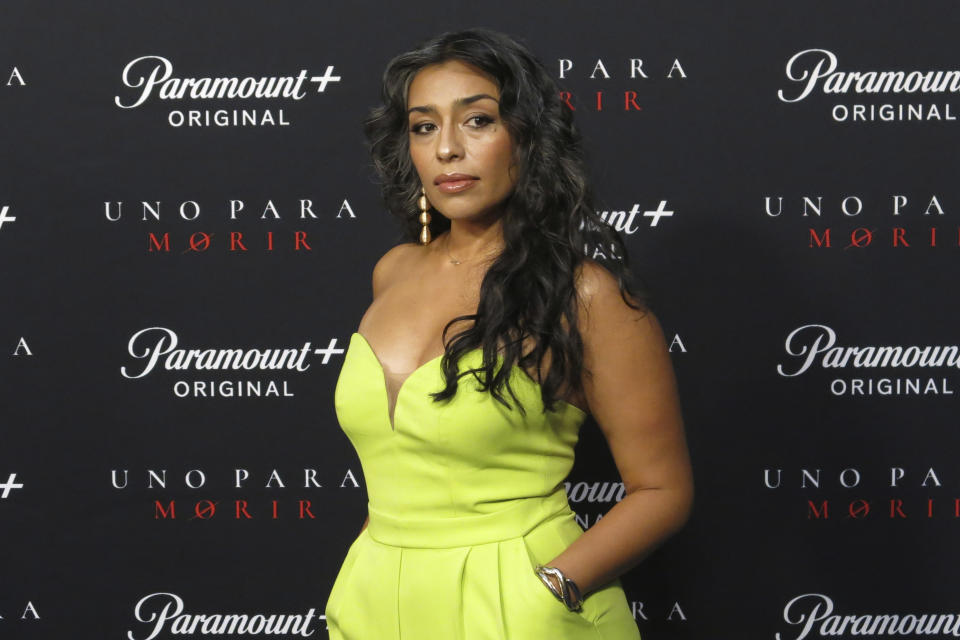 La actriz mexicana Adriana Paz posa en la premiere de la película de Paramount+ "Uno para morir" en la Ciudad de México el jueves 4 de mayo de 2023. (Foto AP/Berenice Bautista)