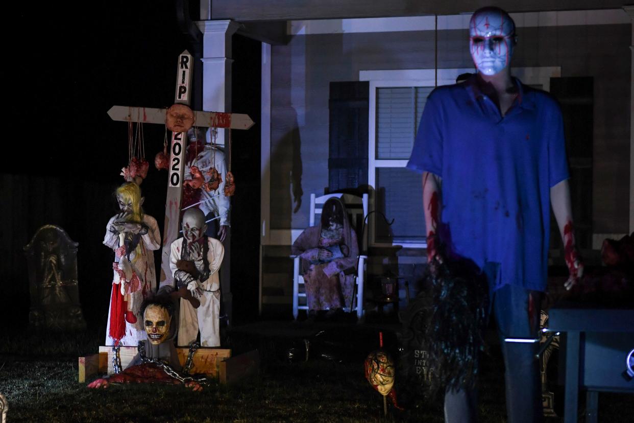 An "RIP 2020" grave sits outside the Pollard house on Thornbury Ridge on Tuesday, Oct. 17, 2023.