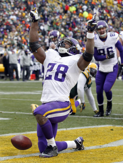 Adrian Peterson hasn't closed the door on returning to Minnesota. (AP) 